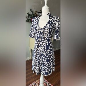 NWT Diane von Furstenberg Silk Heart Vine Print Tie-Neck Dress Size 8 Navy Blue